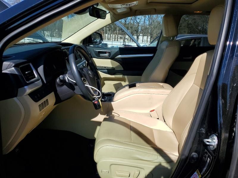 2019 Toyota Highlander se