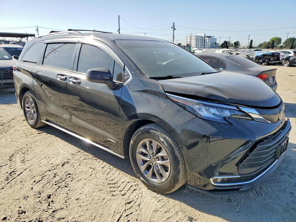 2021 Toyota Sienna xle