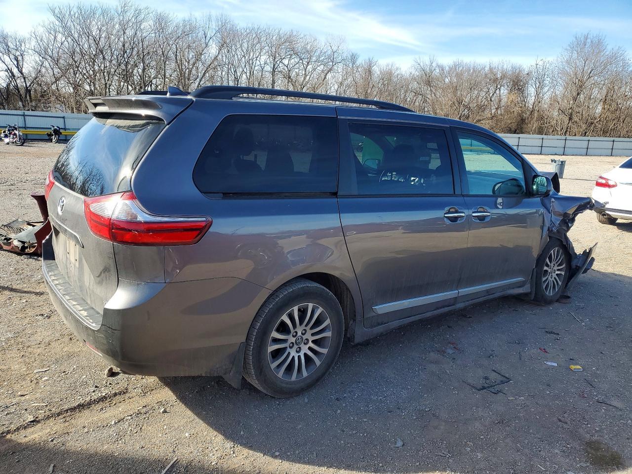 2020 Toyota Sienna xle