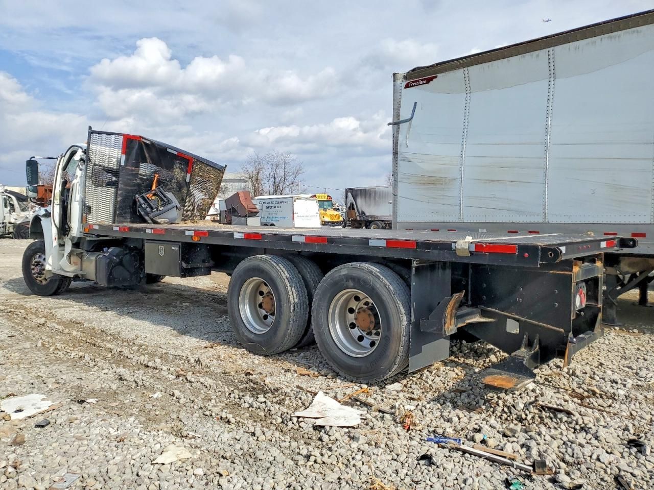 2025 Freigliner 2025 Freightliner Business Class M2 Flatbed Truck