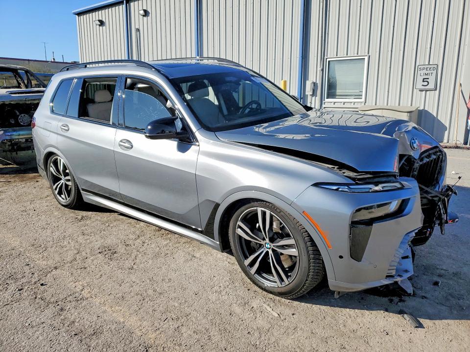 2023 BMW X7 M60i