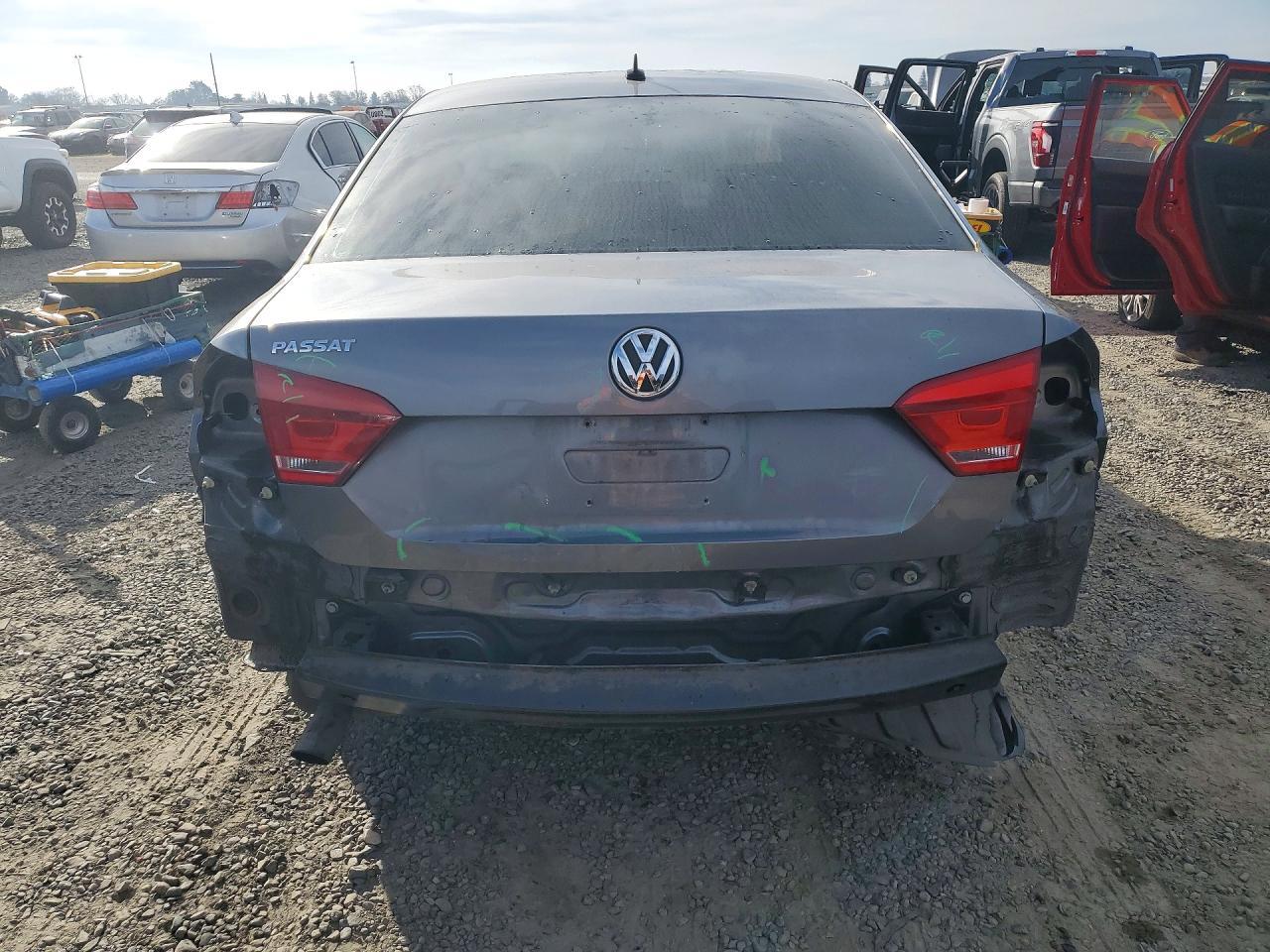2012 Volkswagen Passat s