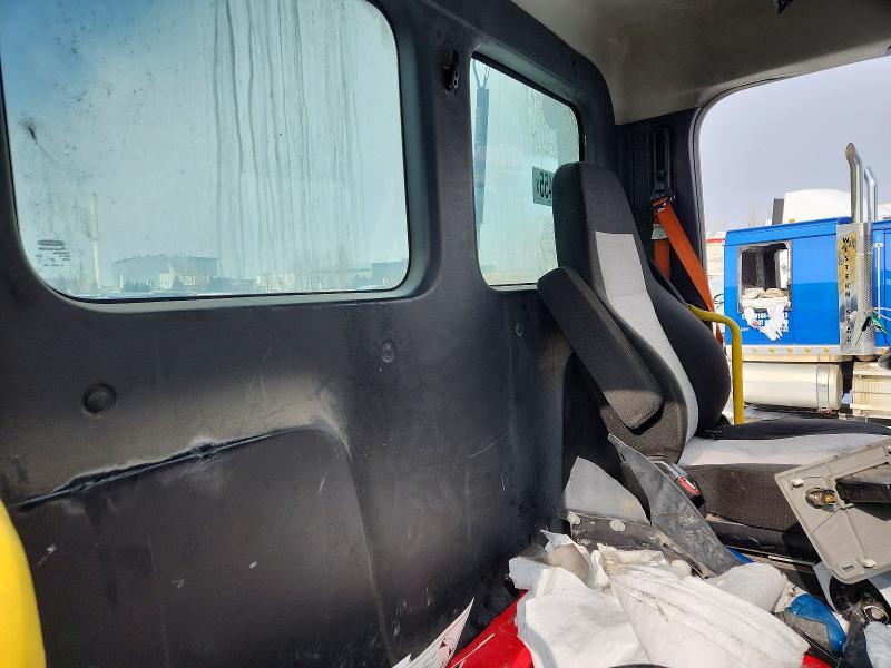 2019 Freightliner Cascadia 1-Semi Truck