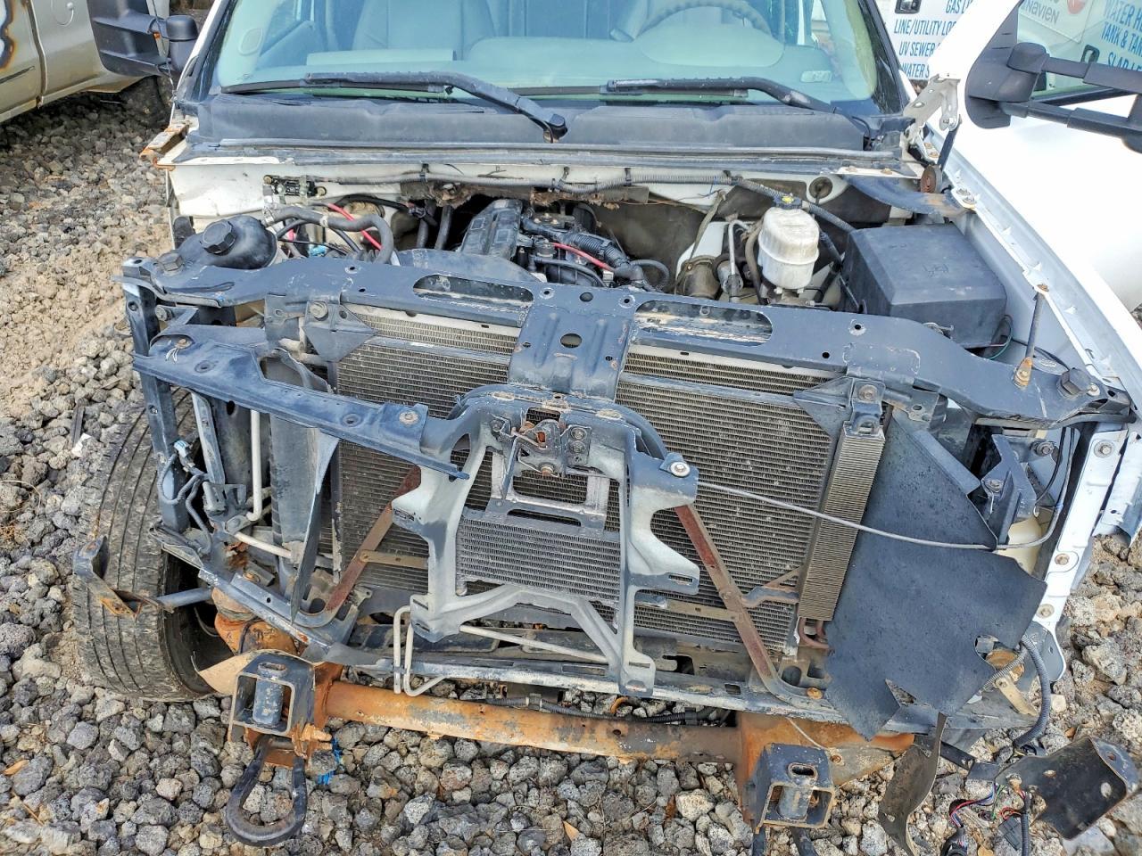 2009 Chevrolet Silverado Flatbed Truck