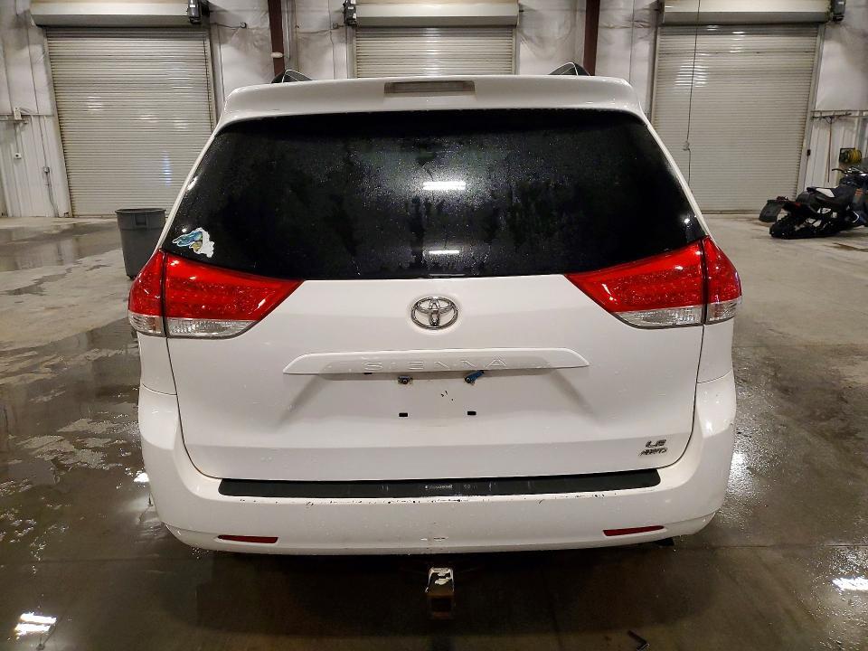 2011 Toyota Sienna le