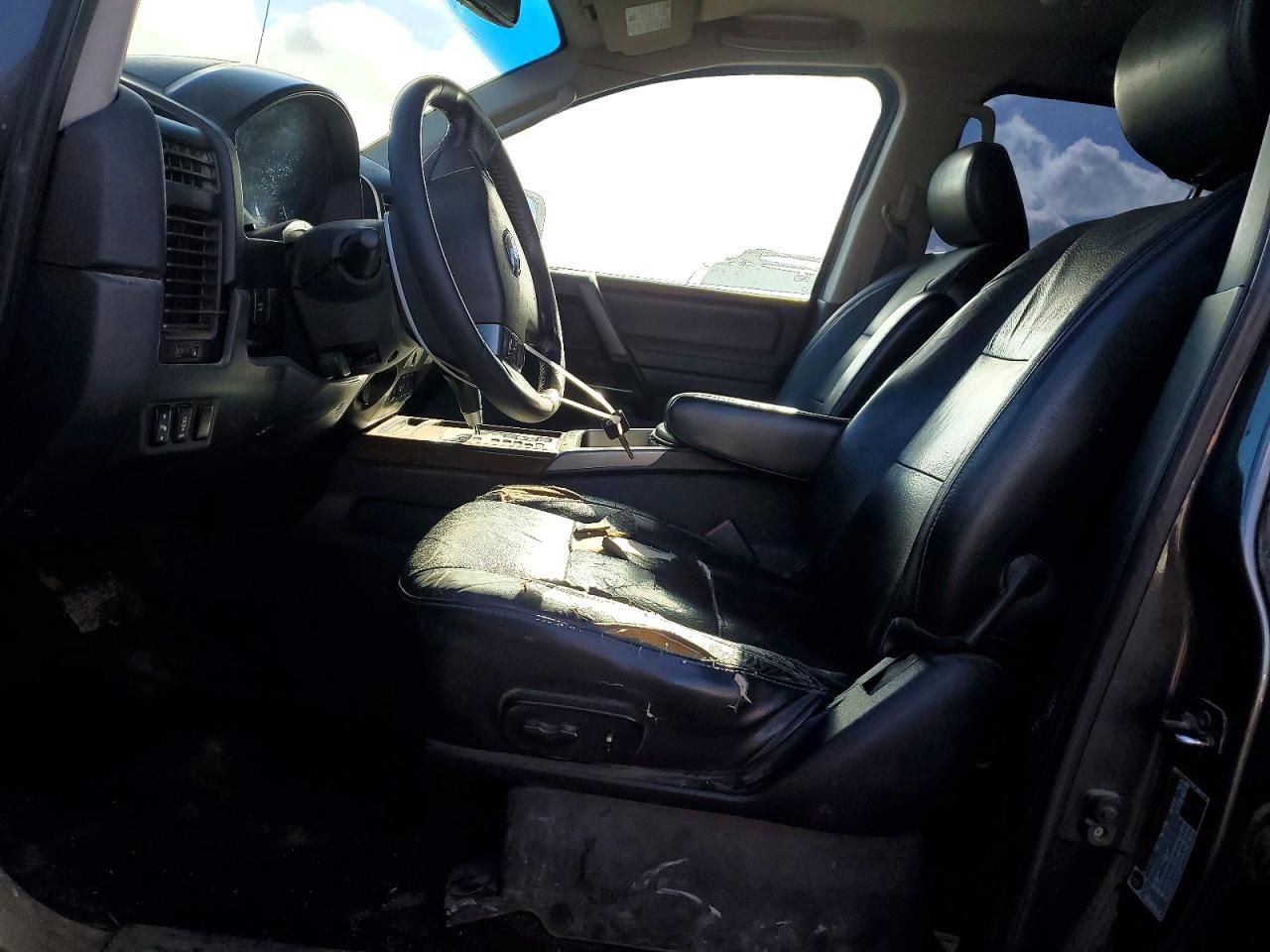 2011 Nissan Titan SV