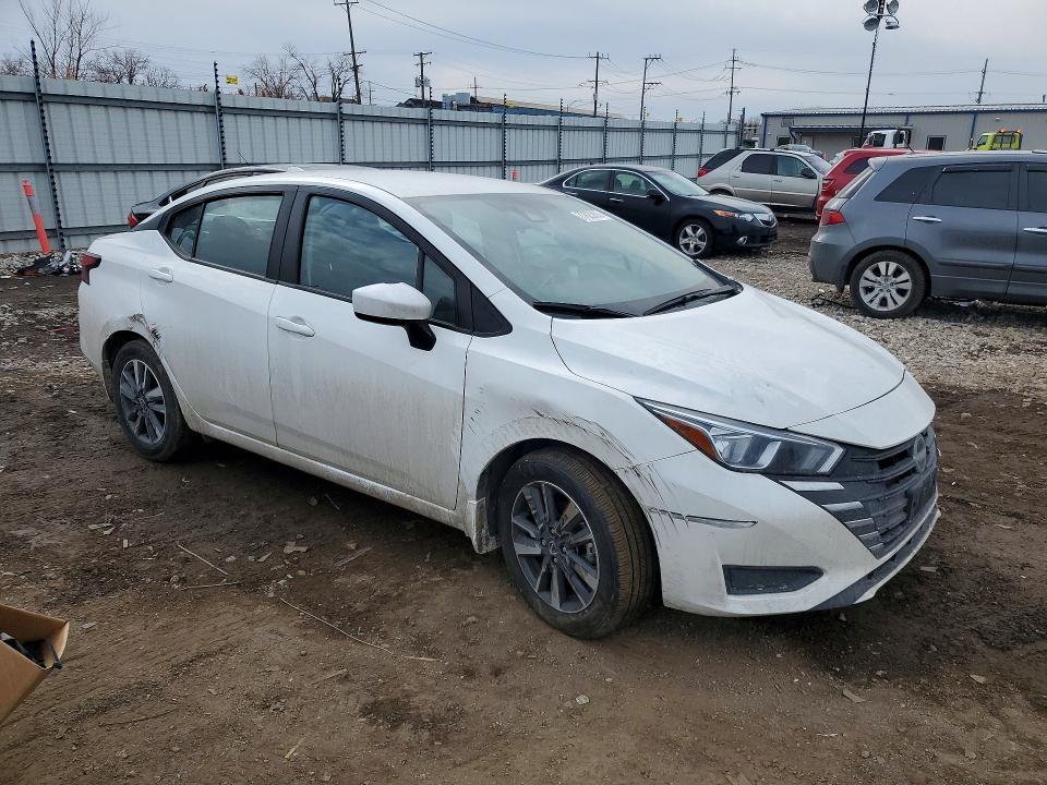 2024 Nissan Versa sv