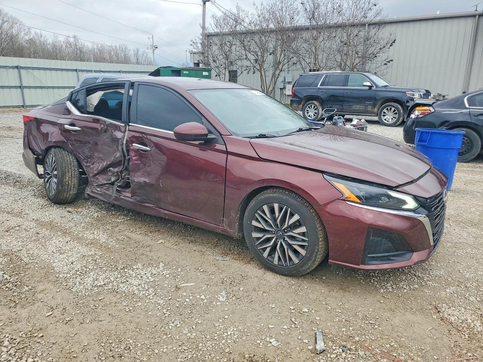 2023 Niss Altima