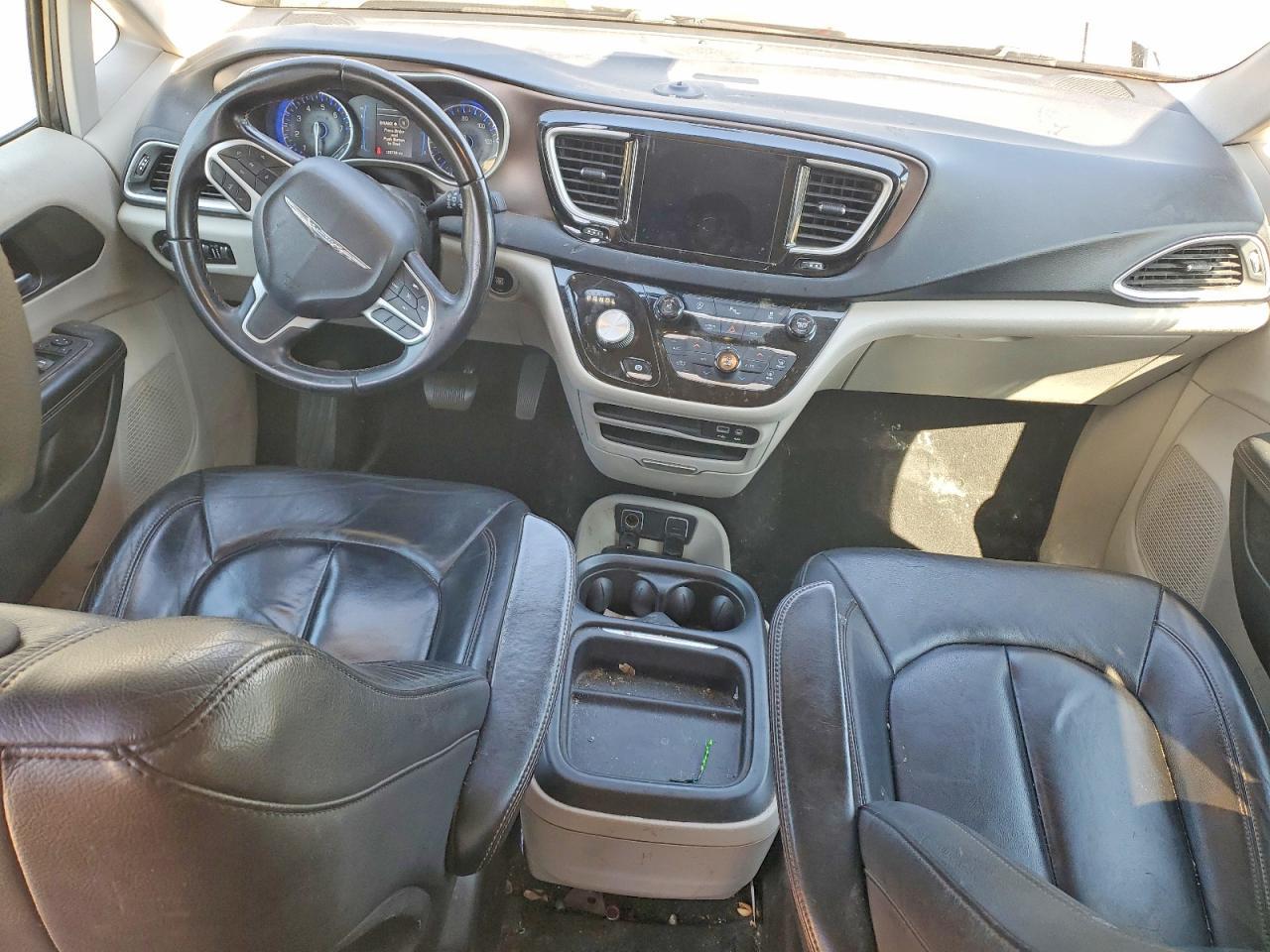2017 Chrysler Pacifica Touring l