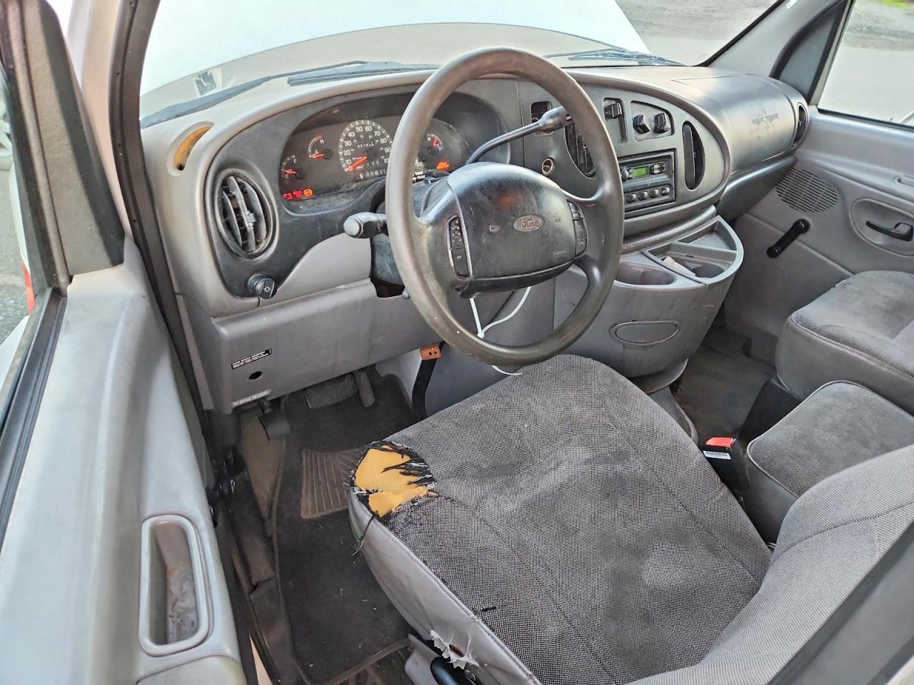 2000 Ford E350 BOX Truck