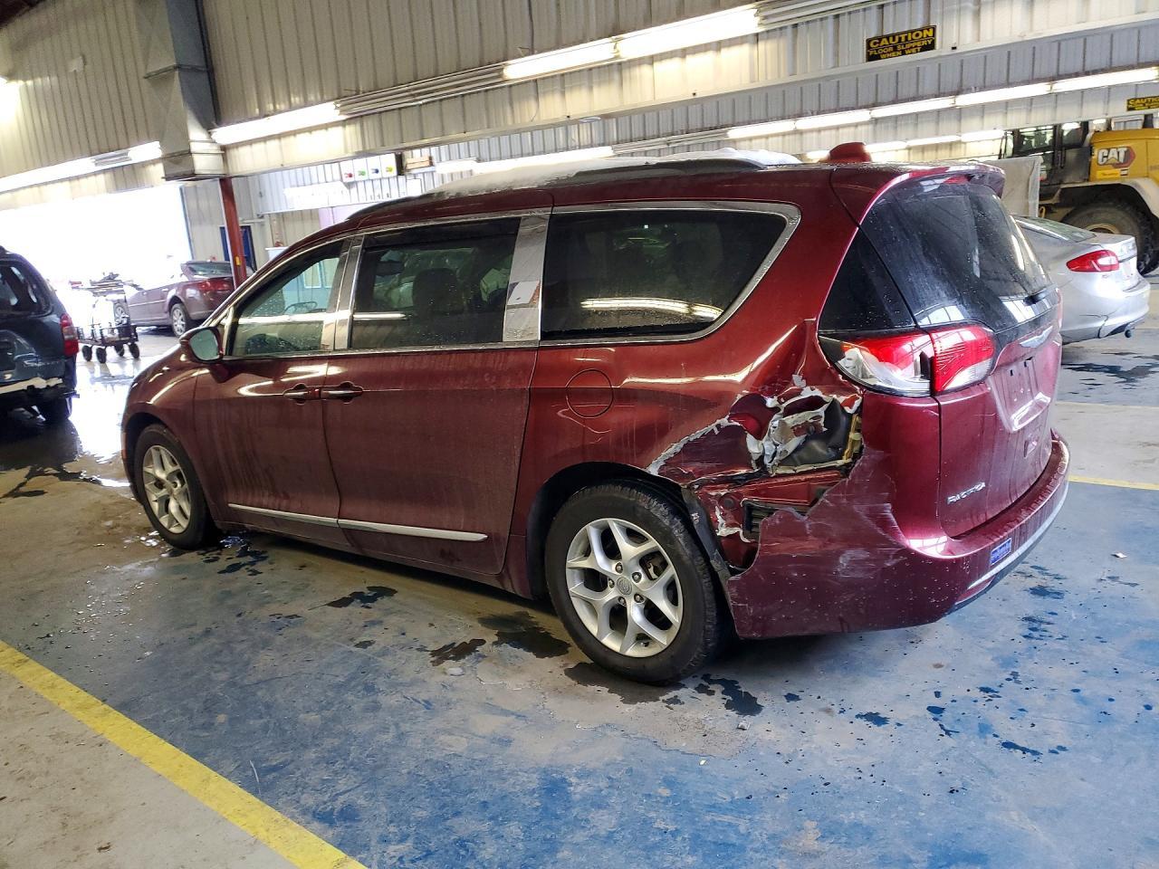 2017 Chrysler Pacifica Touring l