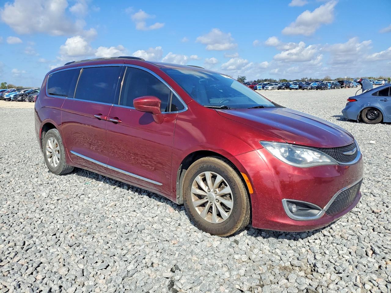 2017 Chrysler Pacifica Touring l