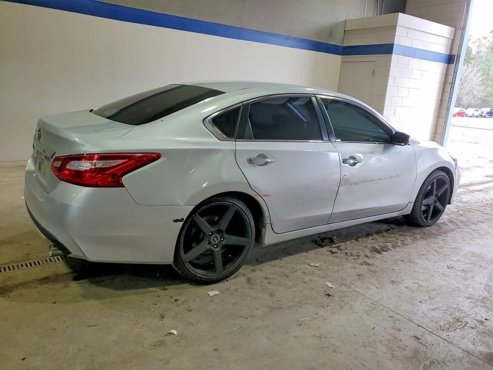 2017 Niss Altima 2.5