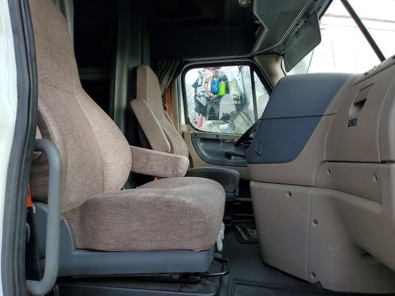 2016 Freigliner 2016 Freightliner Cascadia 125 Flatbed Truck