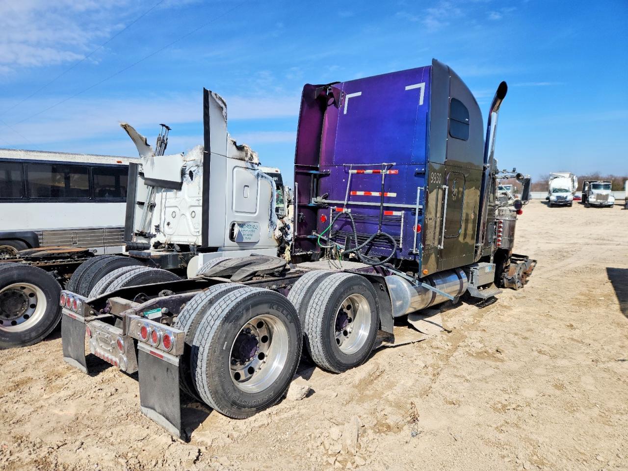 1999 Freightliner Conventional FLD120