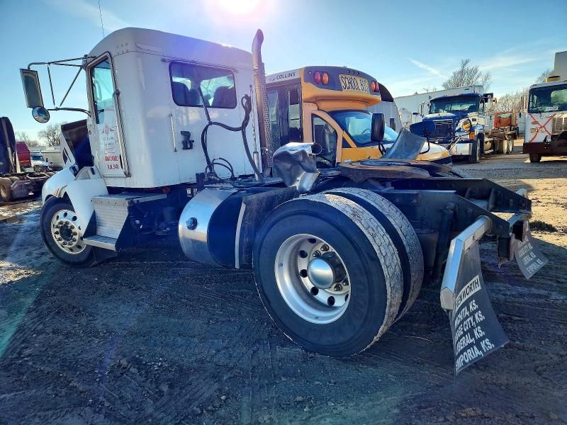 2017 Kenworth T300 Semi Truck