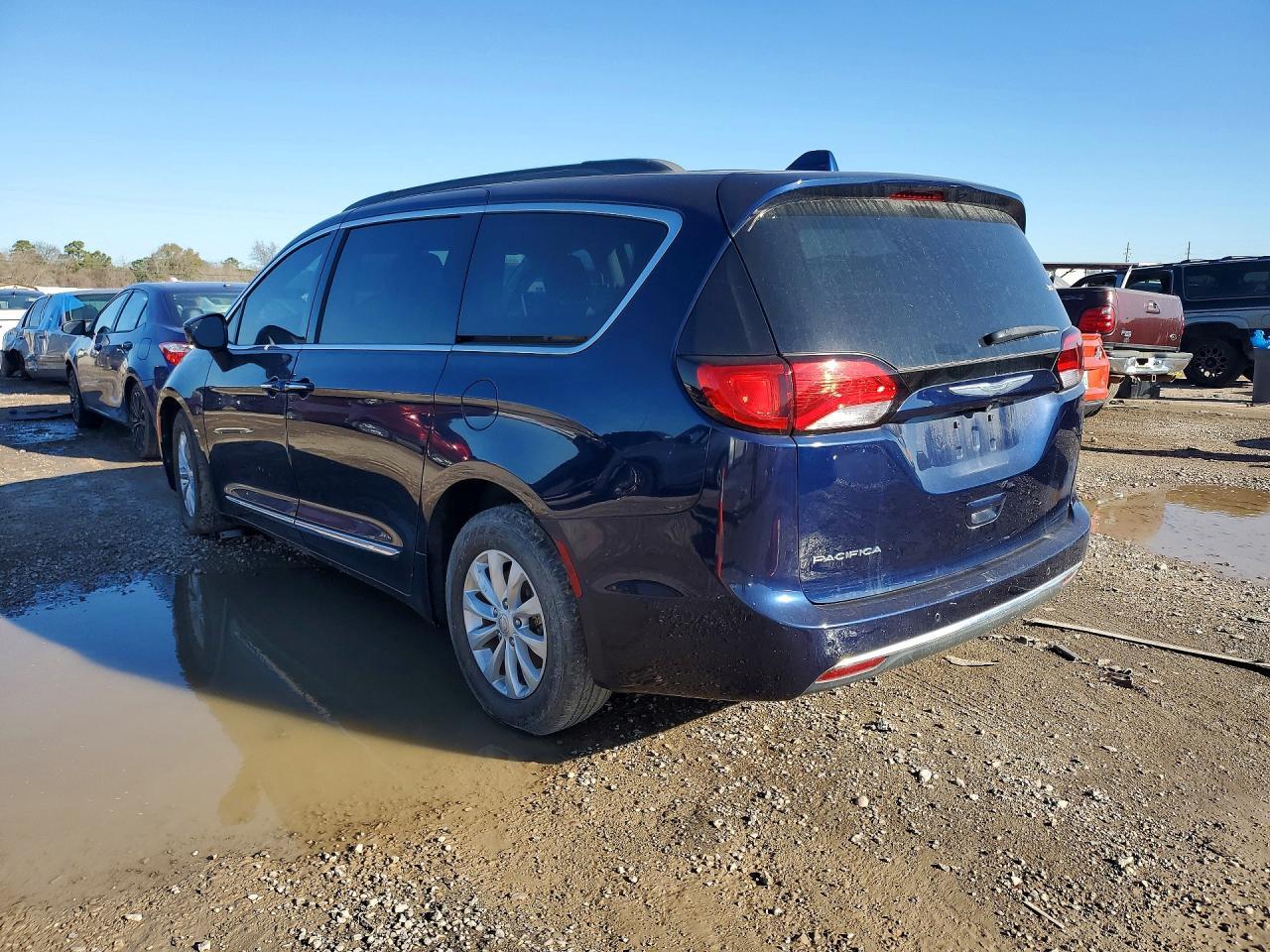 2017 Chrysler Pacifica Touring l