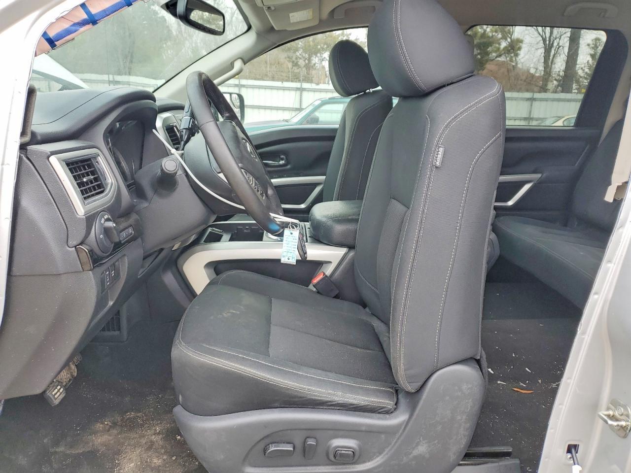 2018 Nissan Titan sv