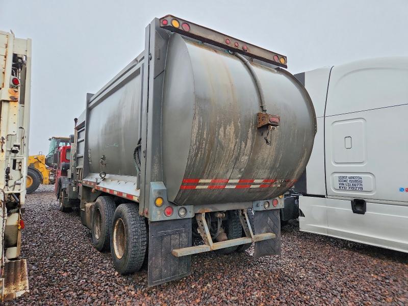 2006 Cadillac Refuse Truck
