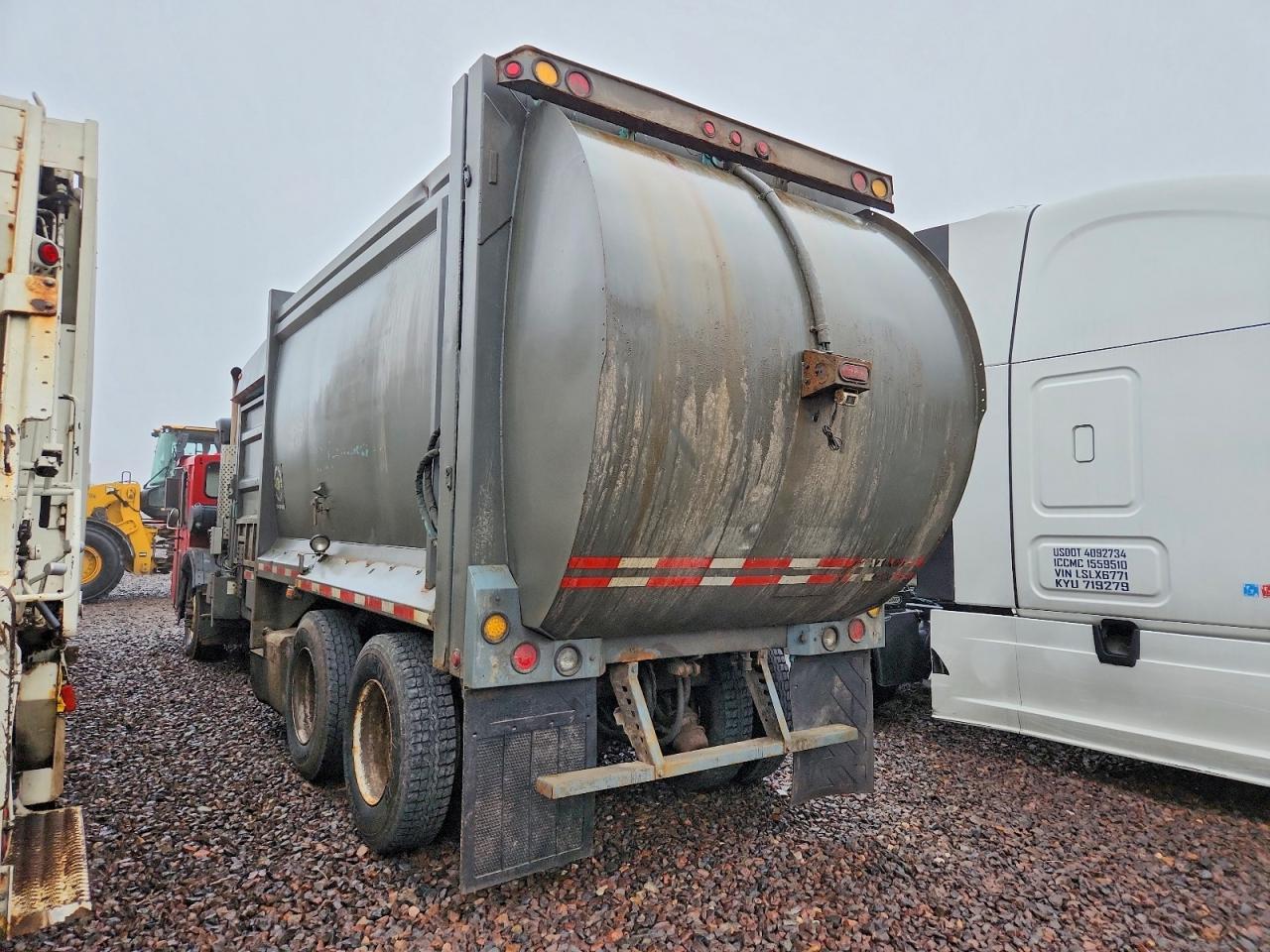 2006 Cranerrier 2006 Cadillac Refuse Truck