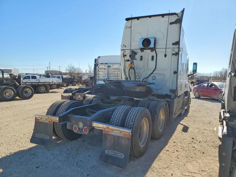 2020 Freigliner 2020 Freightliner Cascadia 126 Semi Truck