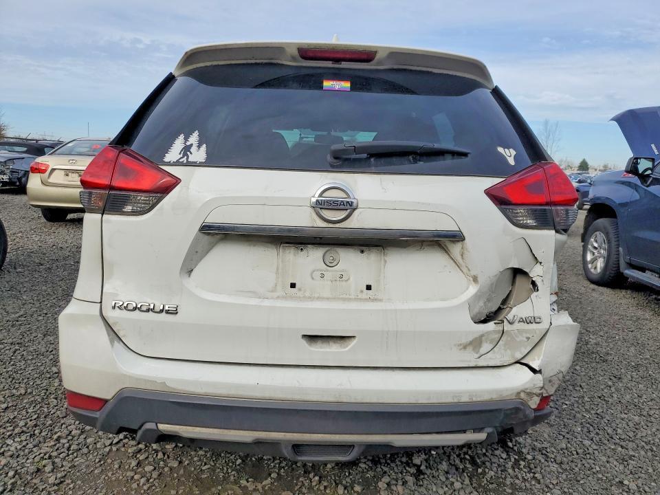 2017 Nissan Rogue sv
