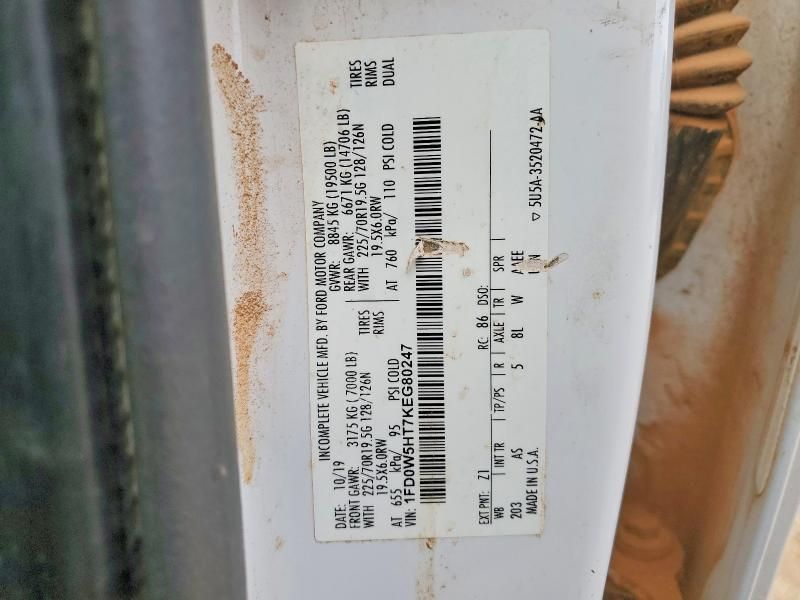 2019 Ford F550 Super Duty Flatbed Truck