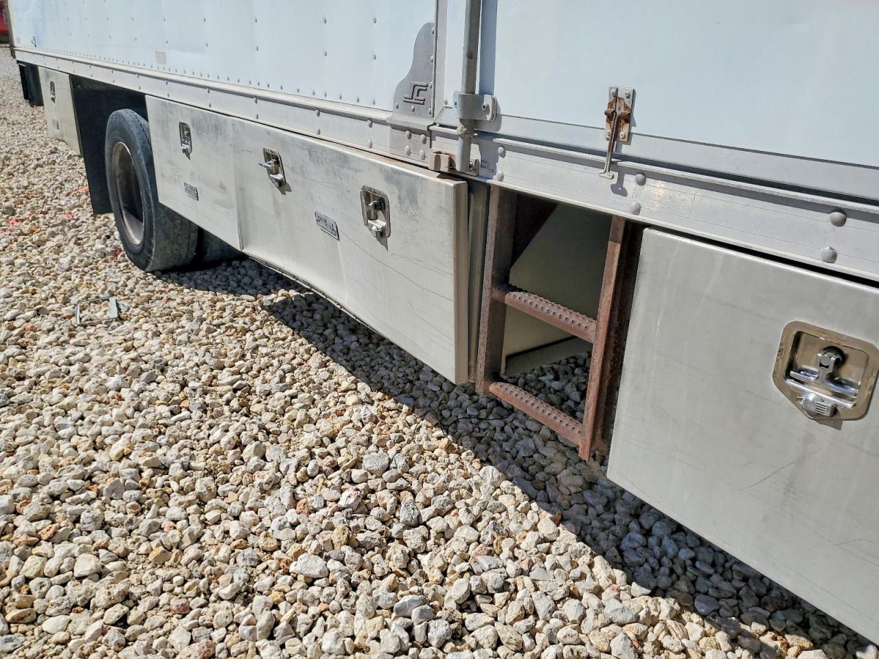 2001 Chevrolet C6 BOX Truck