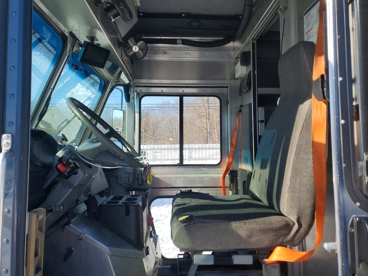 2020 Freightliner MT 45G Chassis Delivery Truck
