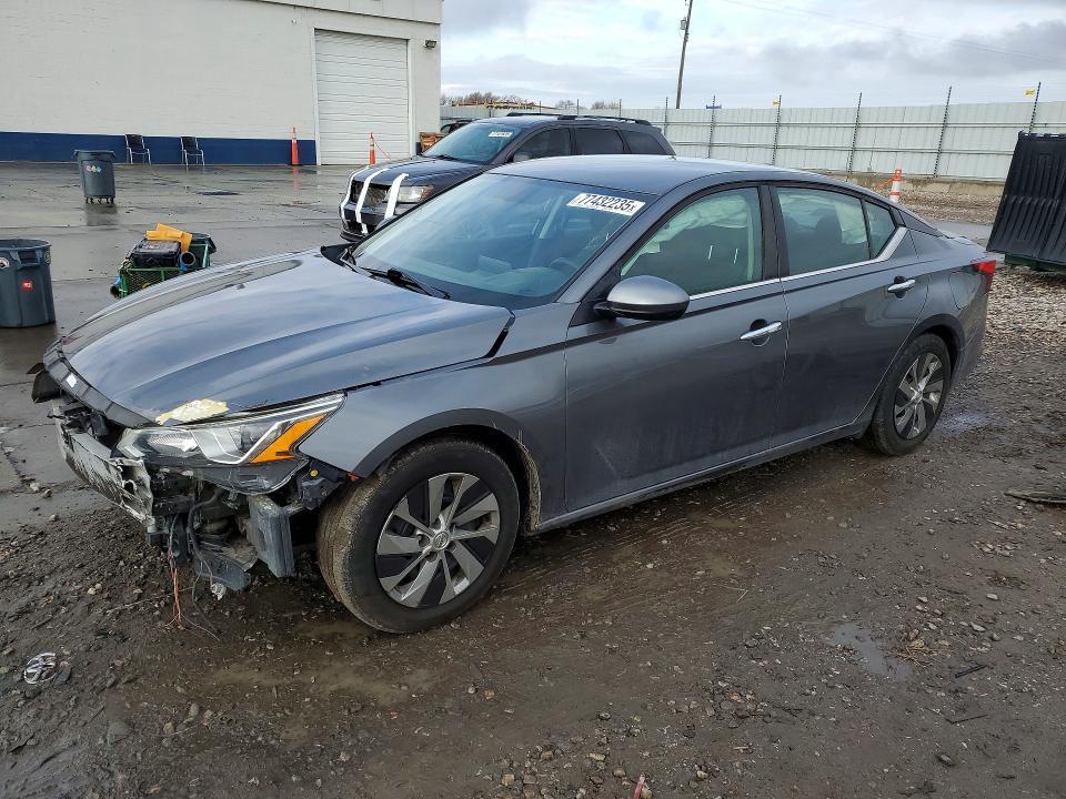 2019 Niss Altima s