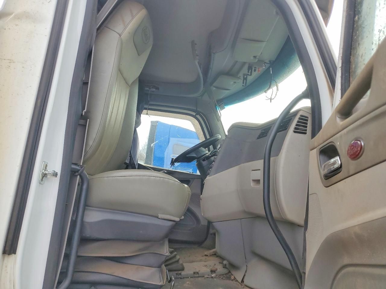 2018 Peterbilt 567 Semi Truck