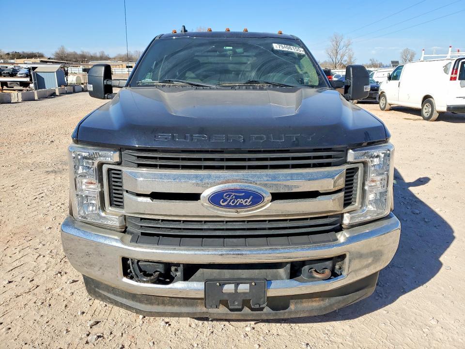 2019 Ford F350 Super Duty Flatbed Truck