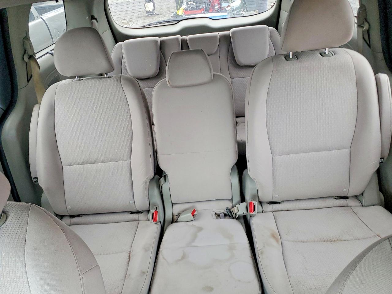2016 KIA Sedona lx