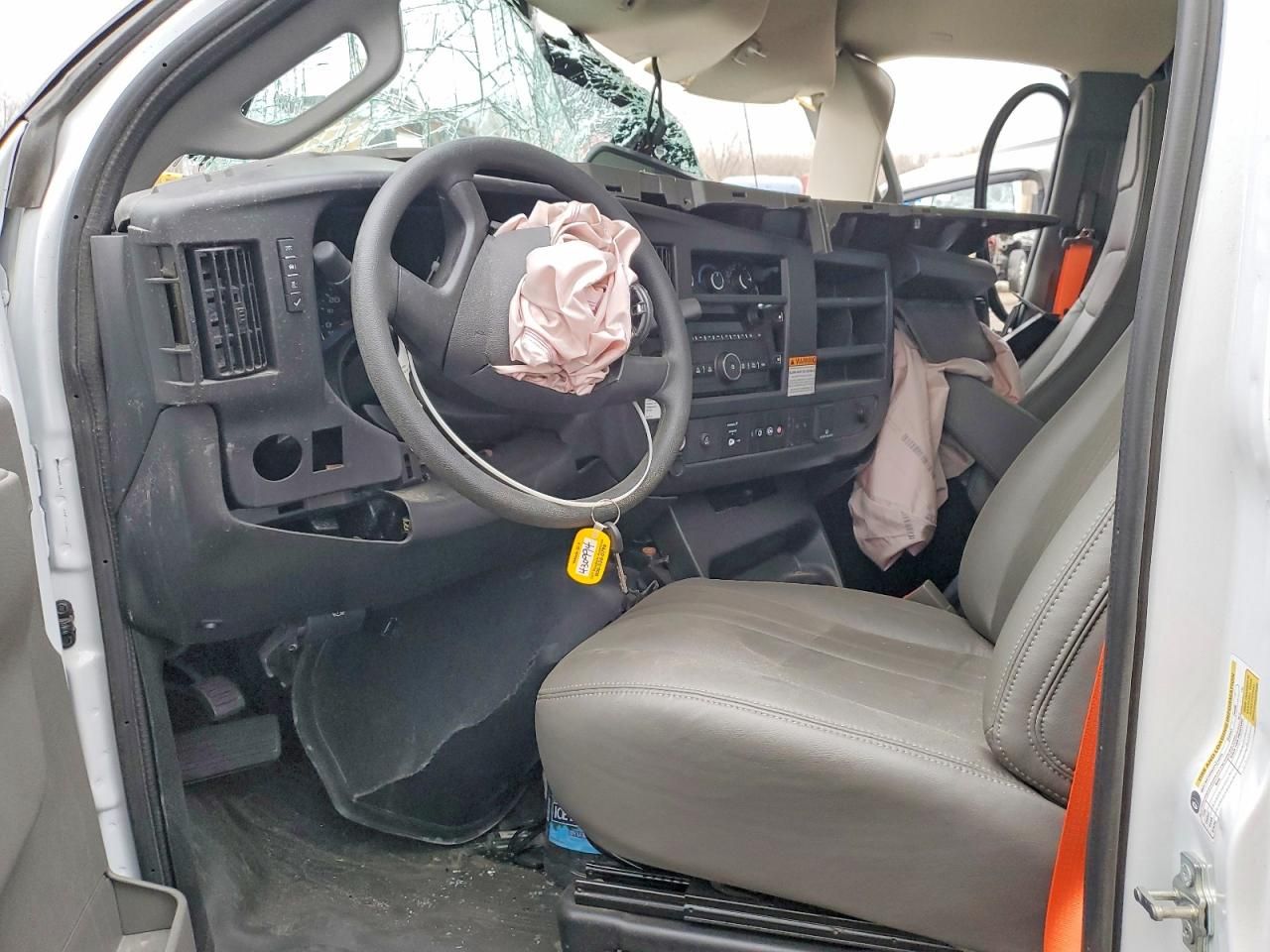 2025 GMC Savana BOX Truck