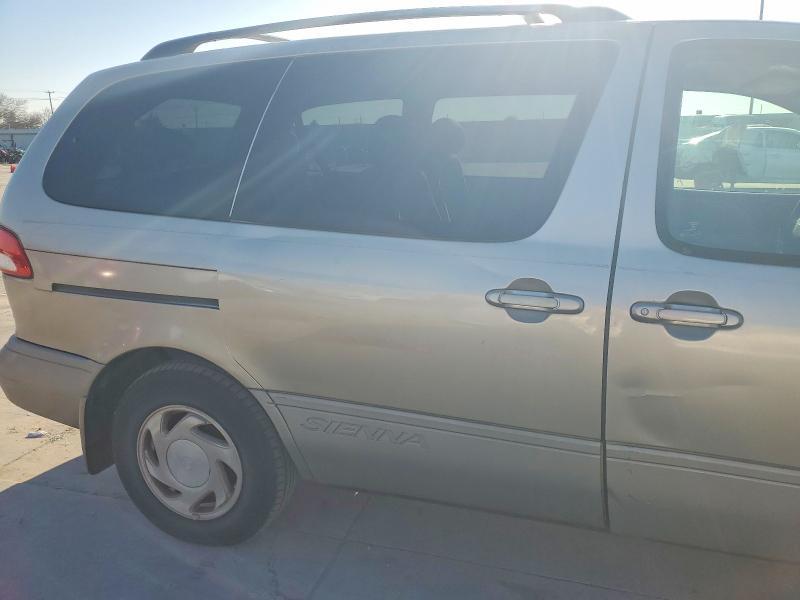 2003 Toyota Sienna le