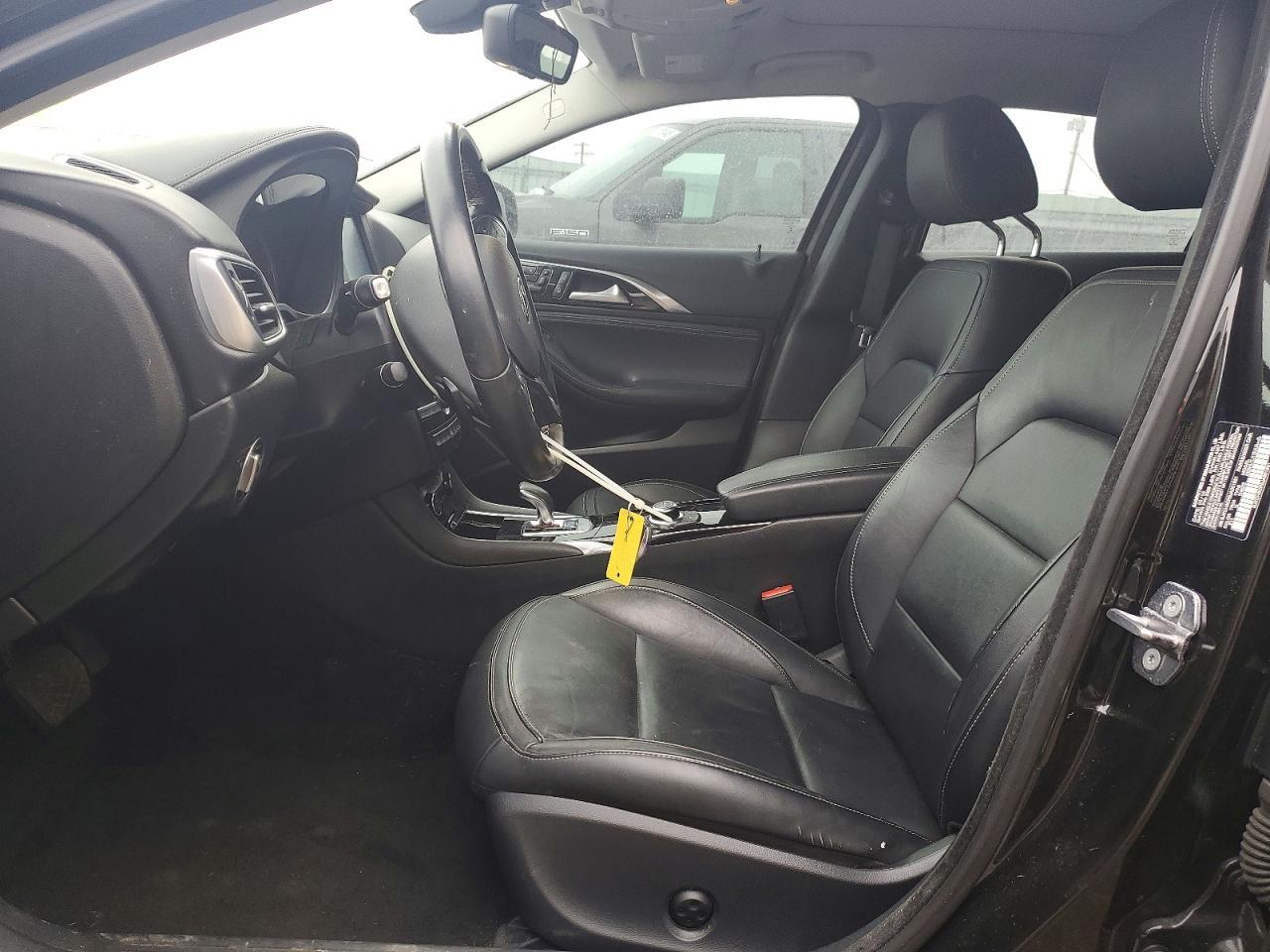 2018 Infinity Qx30