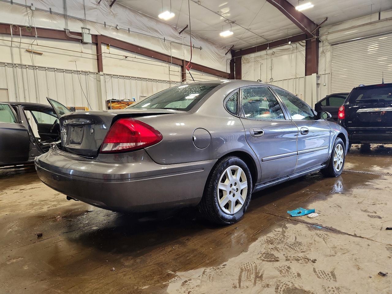 2005 Ford Taurus se