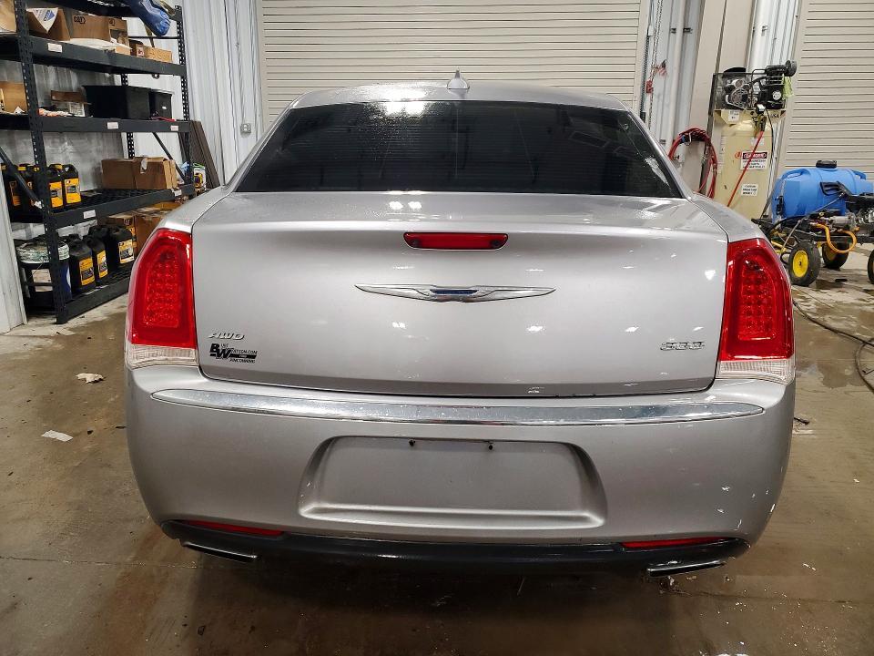 2016 Chrysler 300 Limited