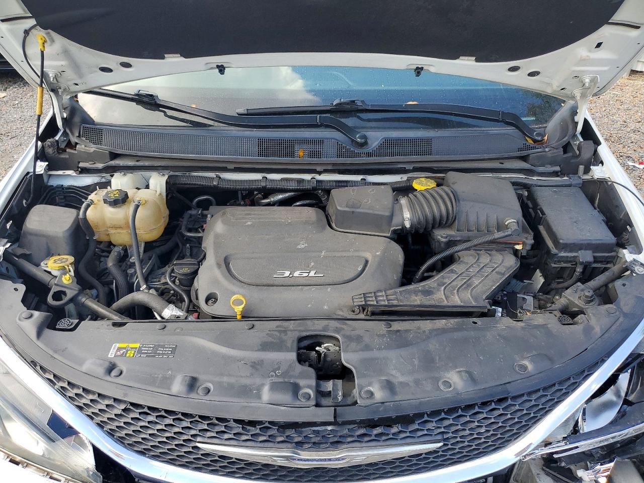 2017 Chrysler Pacifica Touring l