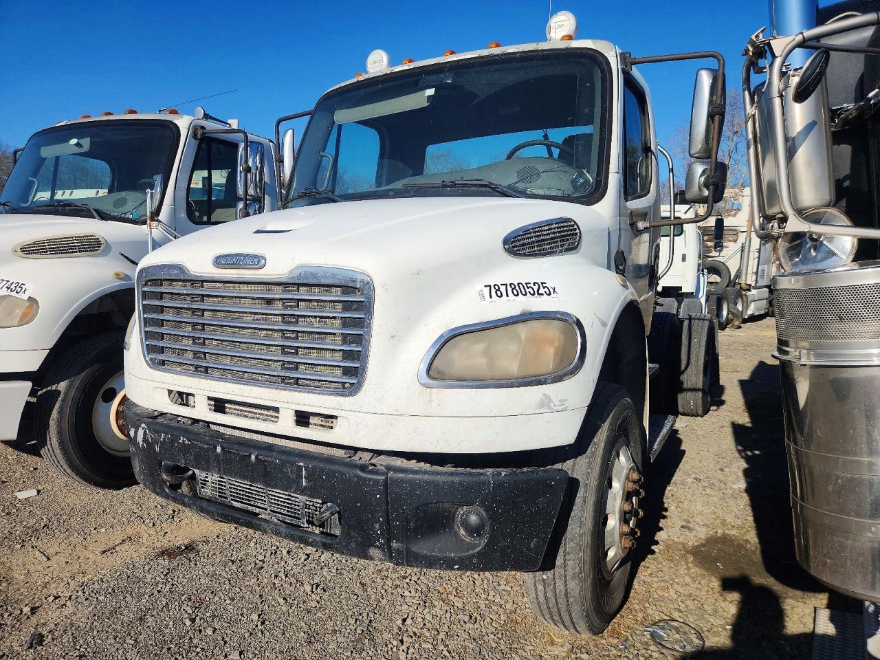 2010 Freigliner 2010 Freightliner Business Class M2 Semi Truck
