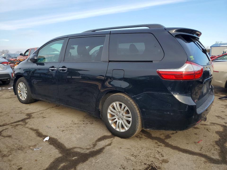 2017 Toyota Sienna xle 8-passenger
