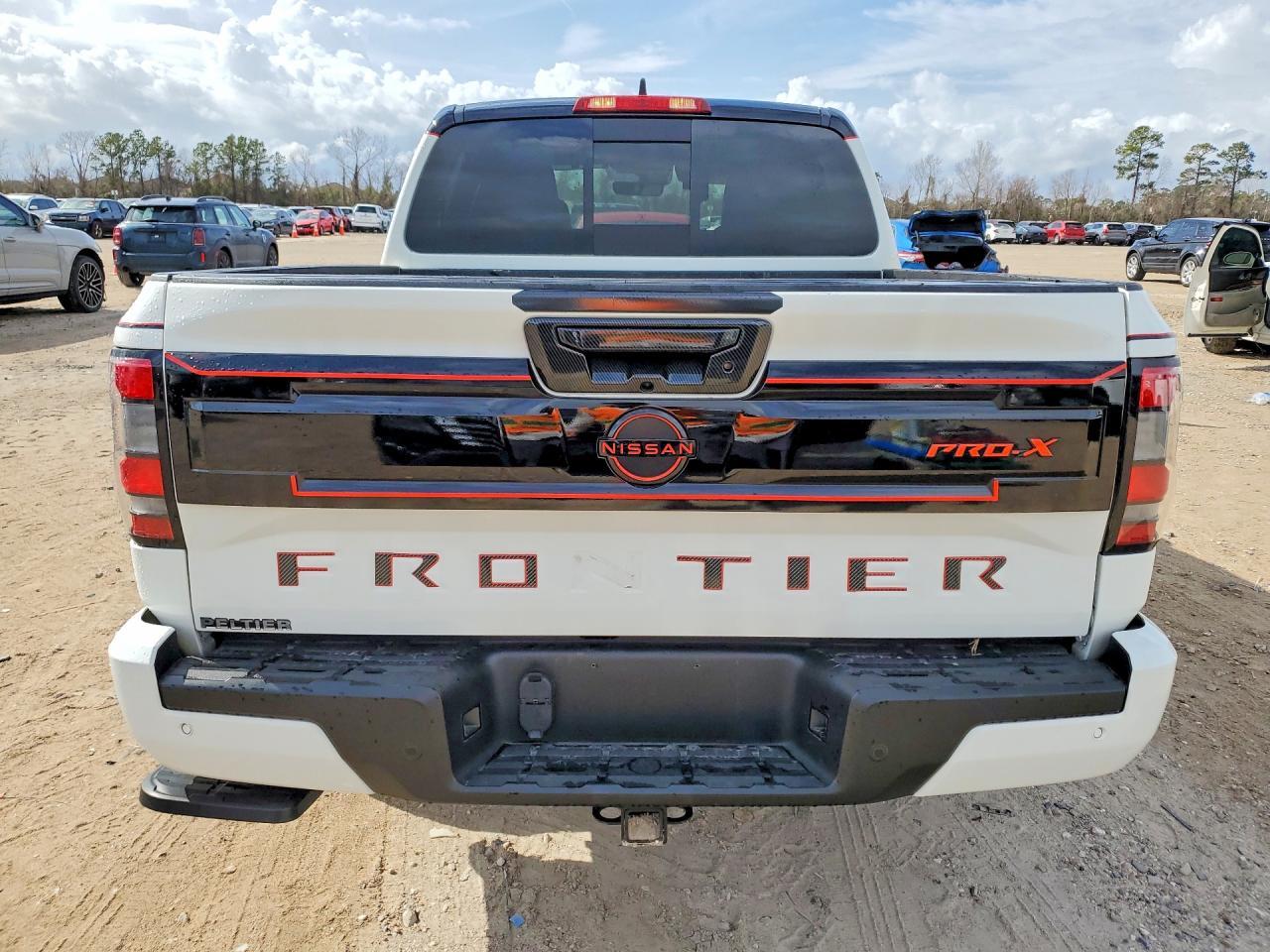 2025 Nissan Frontier s