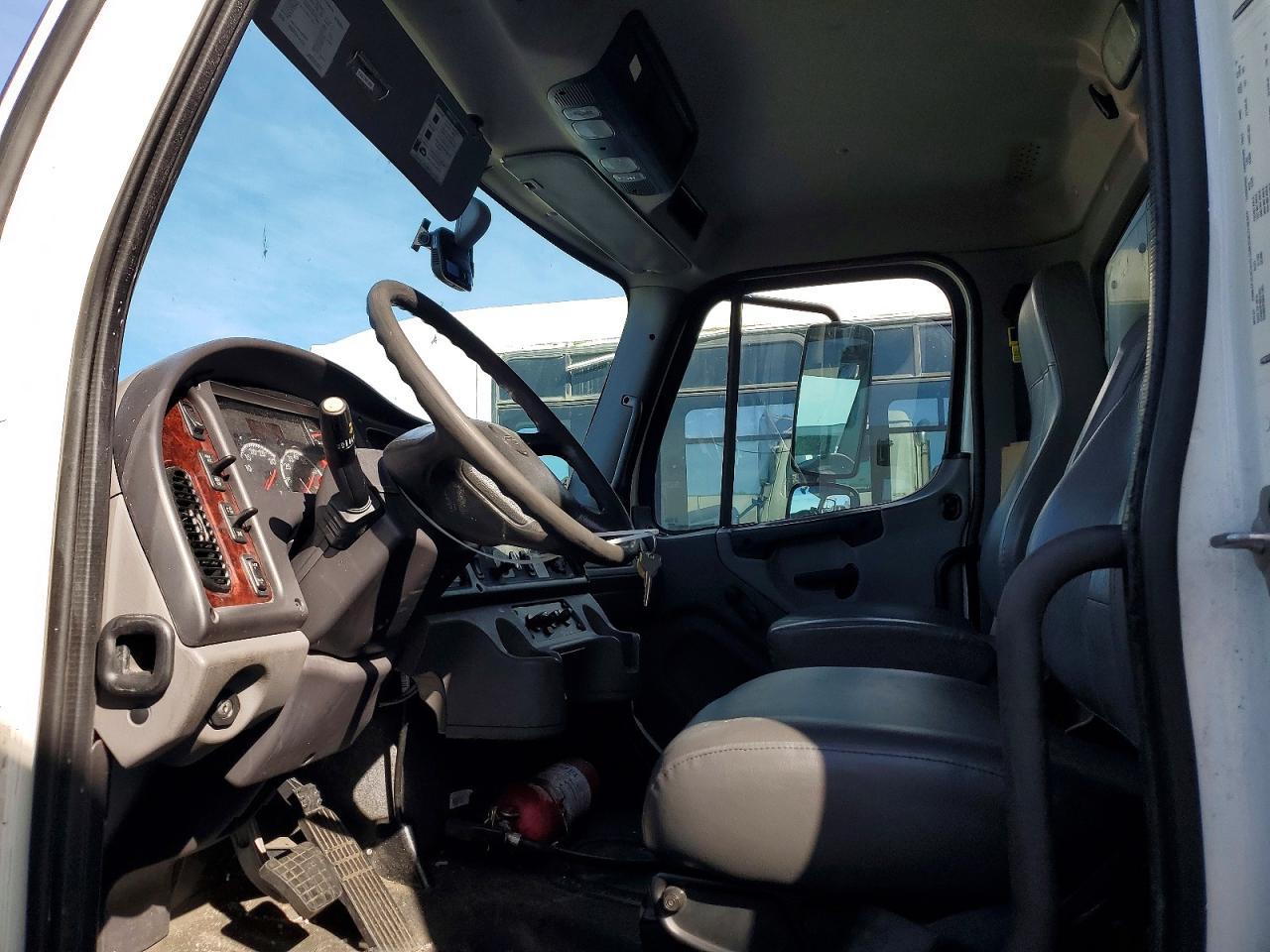 2022 Freigliner 2022 Freightliner Business Class M2 BOX Truck