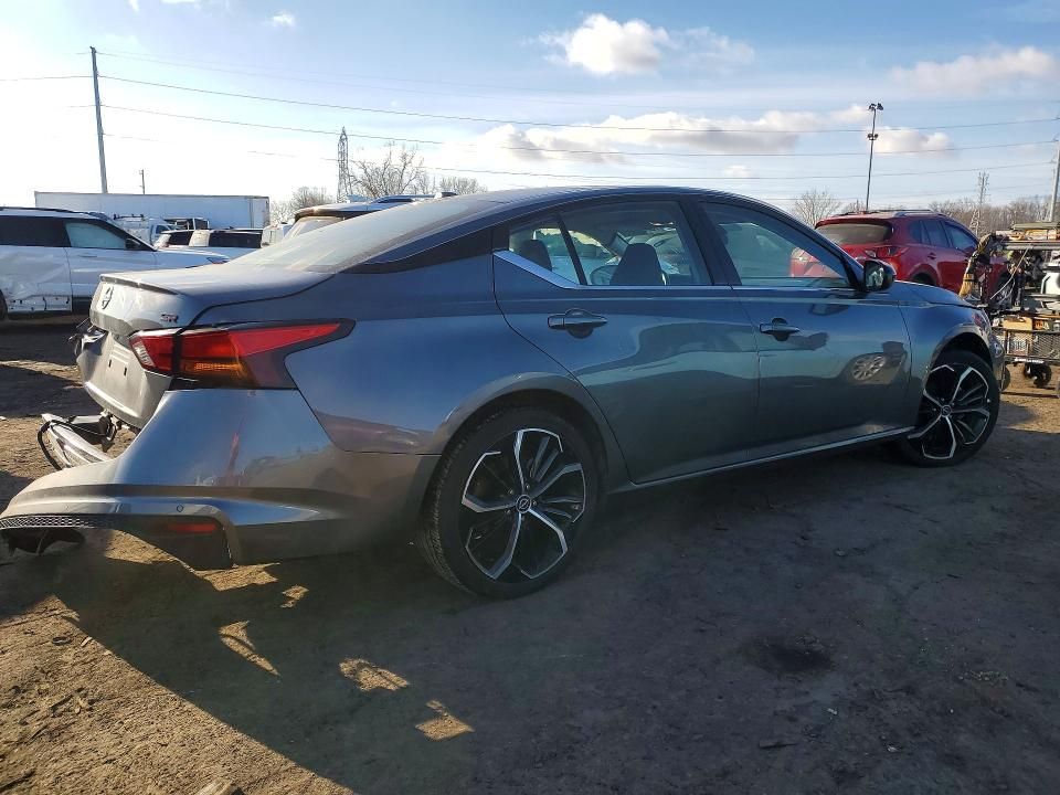 2025 Nissan Altima sr