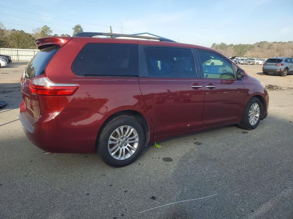 2015 Toyota Sienna xle 8-passenger