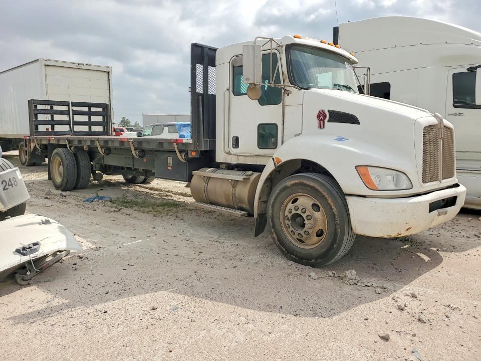 2020 Kenworth T270 Flatbed Truck