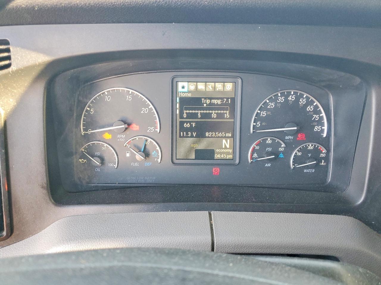 2021 Freigliner 2021 Freightliner Cascadia 126 Semi Truck