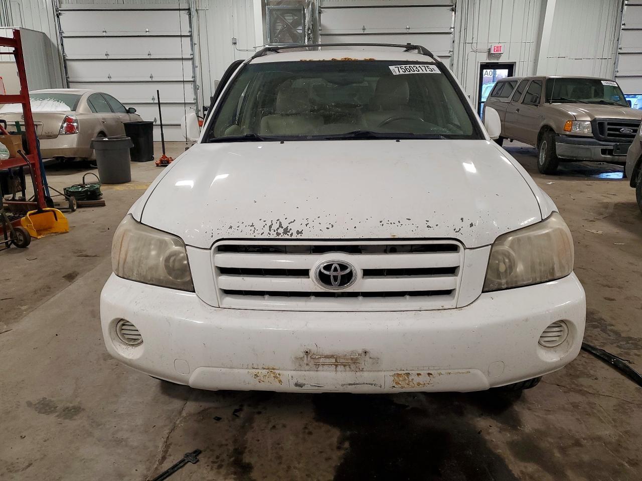 2004 Toyota Highlander Base