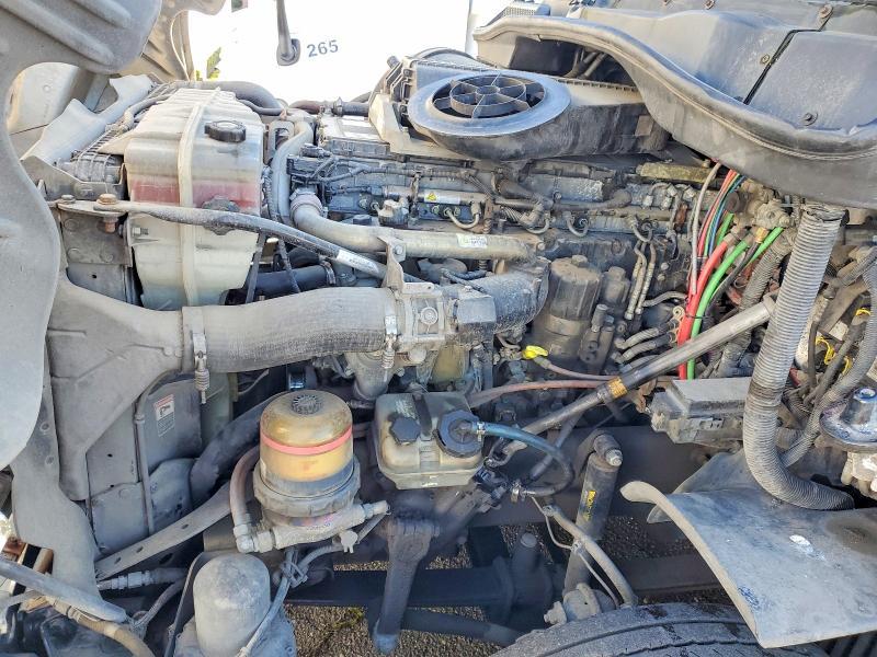 2012 Freightliner Cascadia 1-truck cab and Chassis