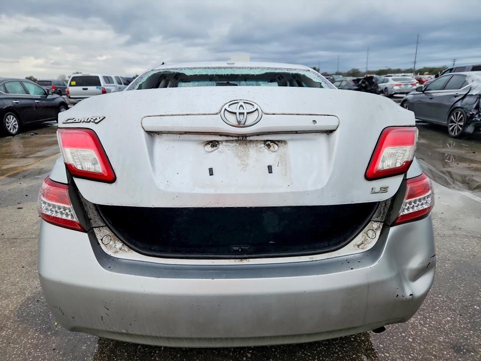 2010 Toyota Camry le